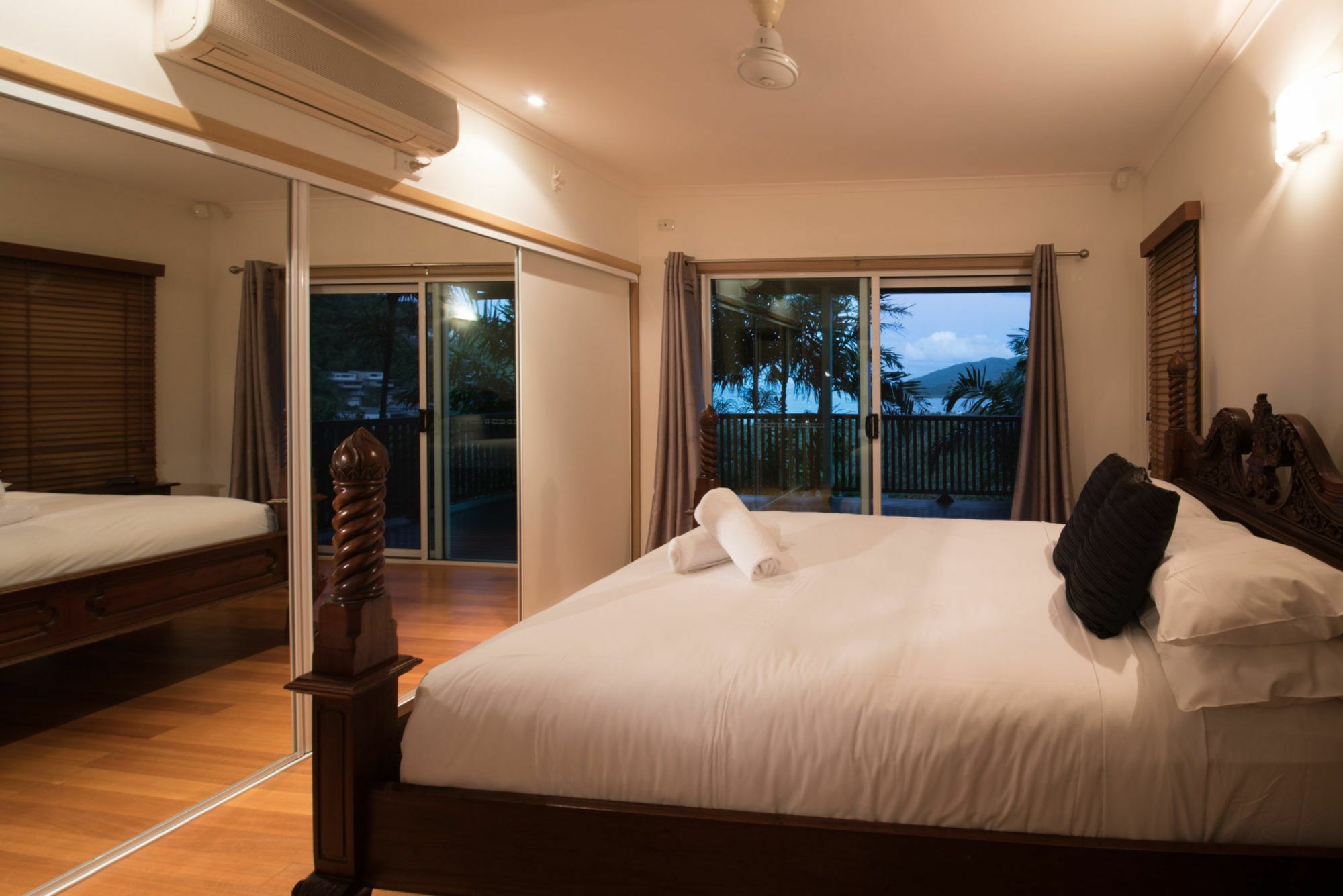 Bella Vista On Nara Pets Welcome แอร์ลีบีช ภายนอก รูปภาพ